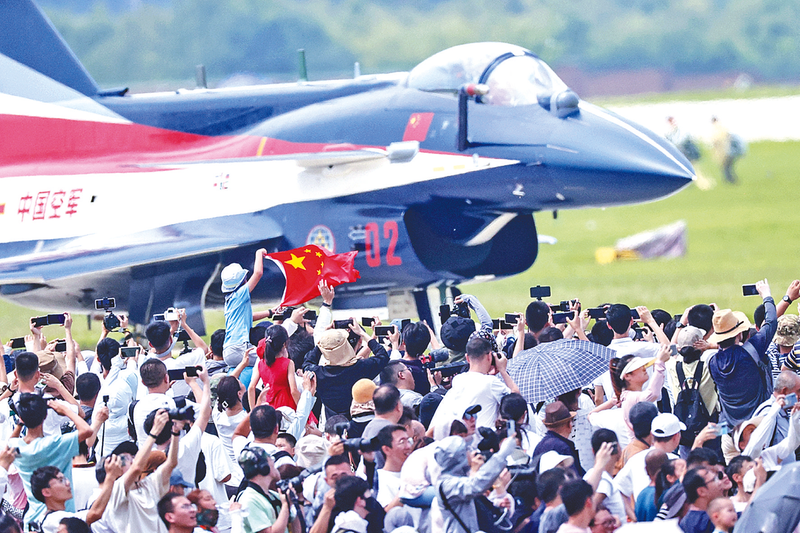 肏臭骚屄片看看长春航空展迎来首个公众日